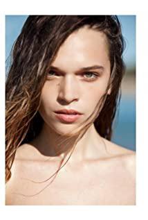 تصویر Anna Brewster