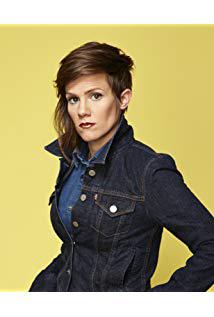 تصویر Cameron Esposito