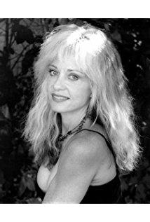 تصویر Linnea Quigley