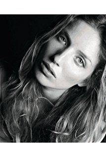 تصویر Annabelle Wallis