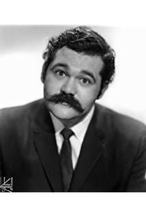 تصویر Avery Schreiber