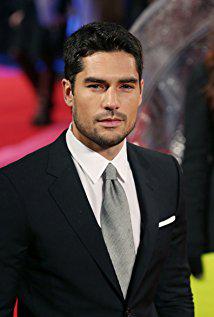 تصویر D.J. Cotrona