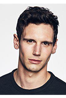 تصویر Cory Michael Smith