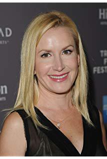 تصویر Angela Kinsey