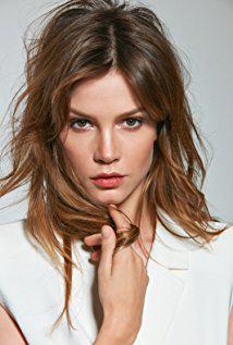 تصویر Sylvia Hoeks