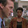 Michael Keaton and Lynne Thigpen in The Paper (1994)