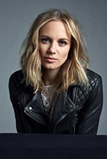 تصویر Danielle Savre