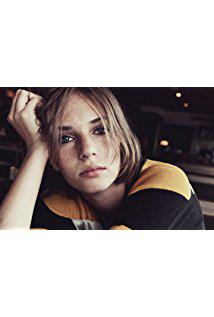 تصویر Maya Hawke