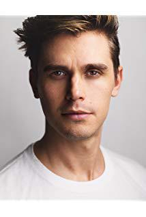 تصویر Antoni Porowski