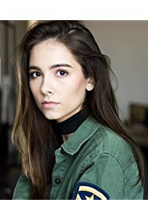 تصویر Haley Pullos