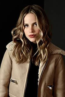 تصویر Halston Sage