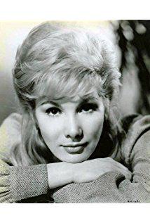 تصویر Susan Hampshire