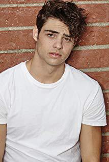 تصویر Noah Centineo